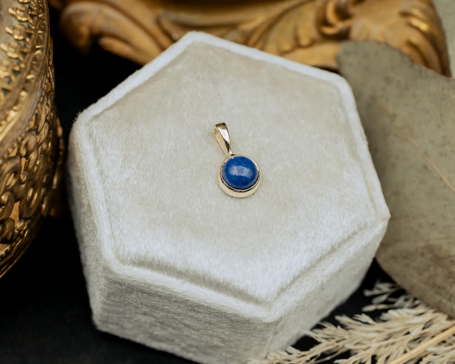 BEZEL SET ROUND PENDANT WITH LAPIS LAZULI