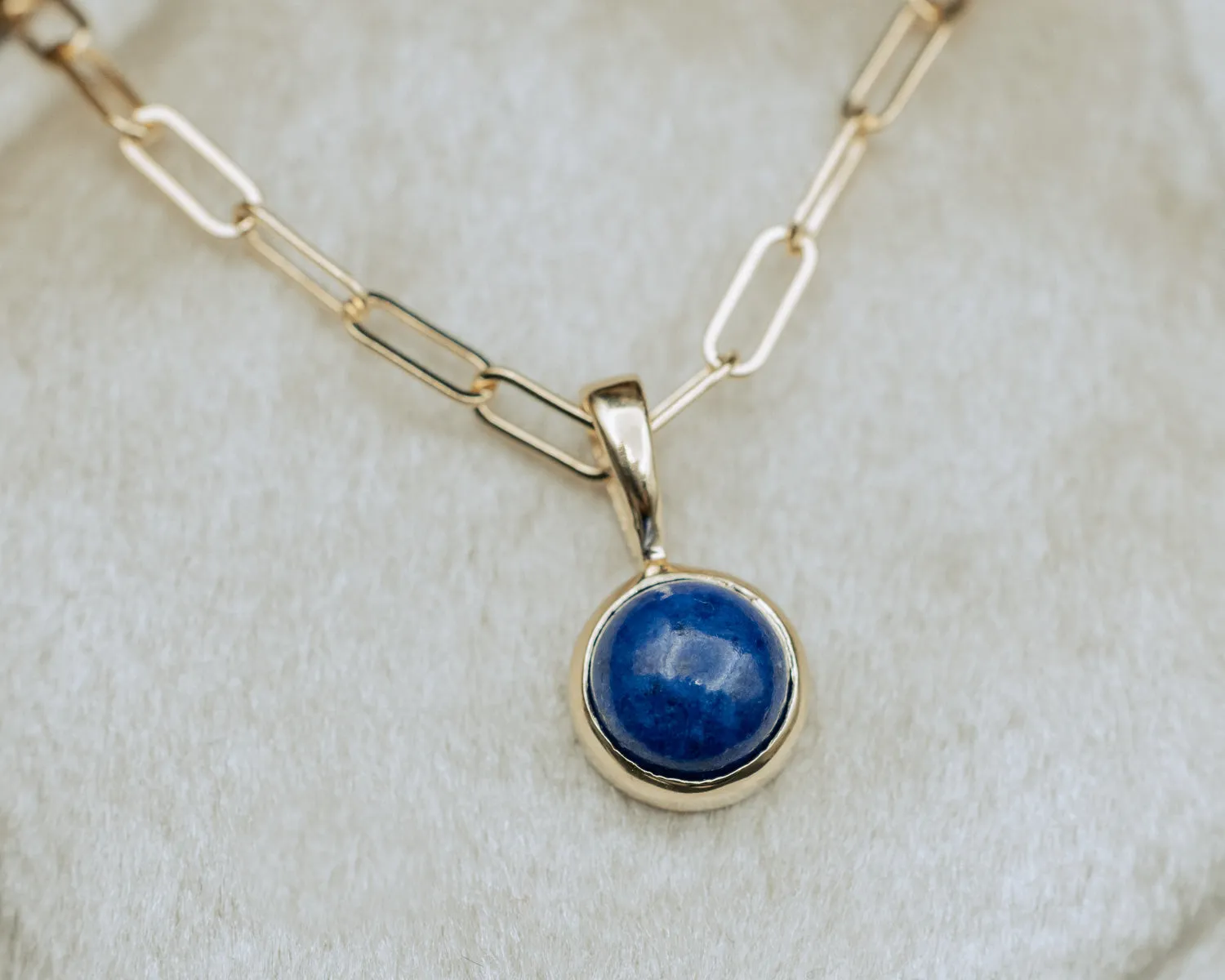 BEZEL SET ROUND PENDANT WITH LAPIS LAZULI