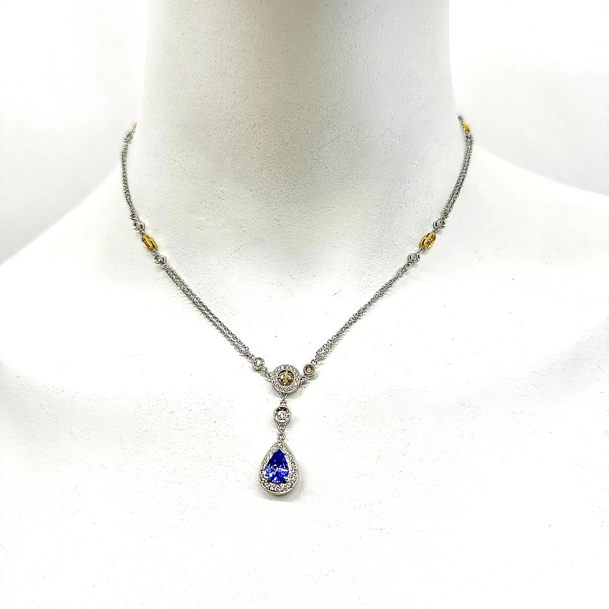 Parade 18K White Gold Pendant Necklace