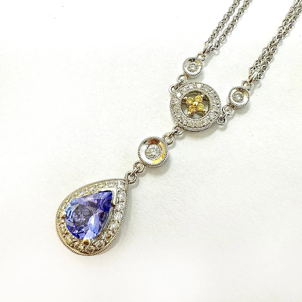 Parade 18K White Gold Pendant Necklace