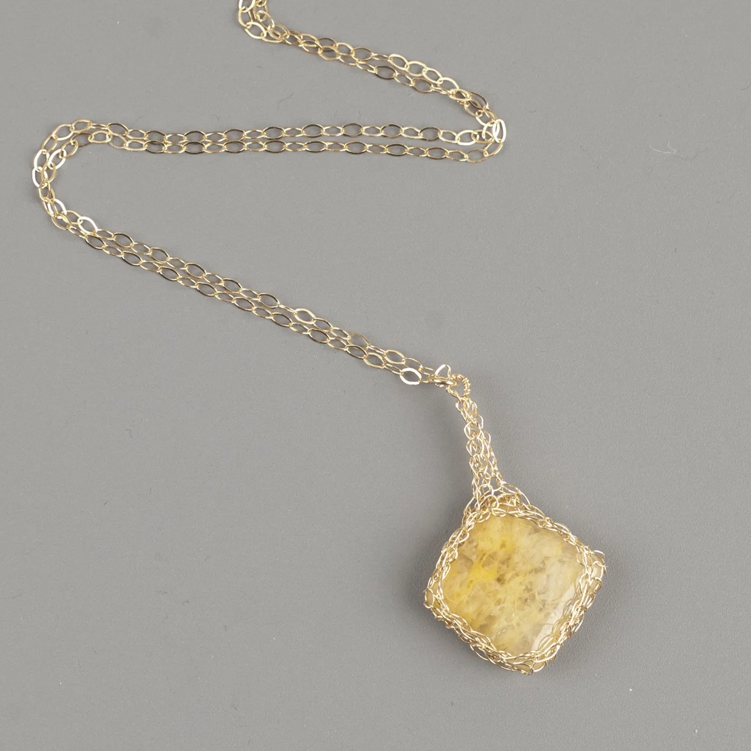 Yellow Calcite Pendant necklace in gold